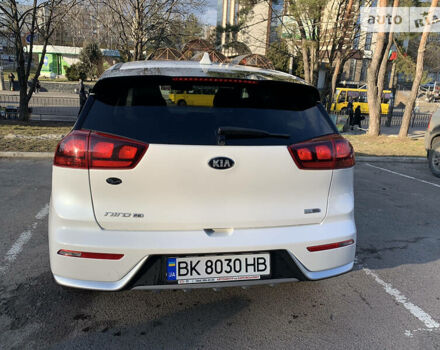 Білий Кіа Niro, об'ємом двигуна 1.6 л та пробігом 99 тис. км за 19000 $, фото 8 на Automoto.ua