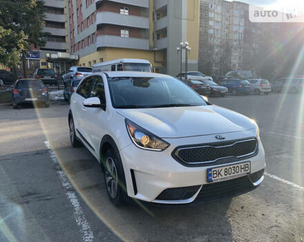 Білий Кіа Niro, об'ємом двигуна 1.6 л та пробігом 99 тис. км за 19000 $, фото 1 на Automoto.ua