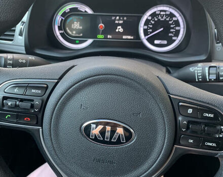 Білий Кіа Niro, об'ємом двигуна 1.6 л та пробігом 99 тис. км за 19000 $, фото 7 на Automoto.ua