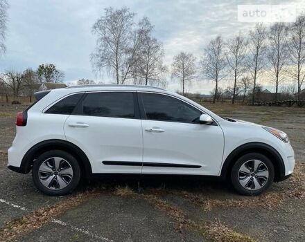 Белый Киа Niro, объемом двигателя 1.6 л и пробегом 38 тыс. км за 21900 $, фото 4 на Automoto.ua