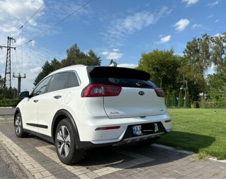 Білий Кіа Niro, об'ємом двигуна 1.6 л та пробігом 106 тис. км за 18000 $, фото 2 на Automoto.ua