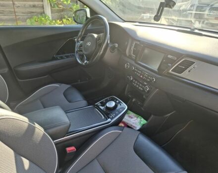 Білий Кіа Niro, об'ємом двигуна 0 л та пробігом 160 тис. км за 16900 $, фото 4 на Automoto.ua
