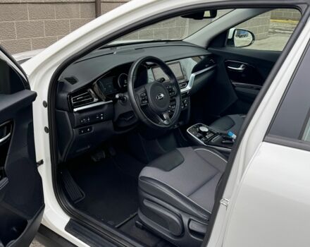 Білий Кіа Niro, об'ємом двигуна 0 л та пробігом 88 тис. км за 17900 $, фото 6 на Automoto.ua