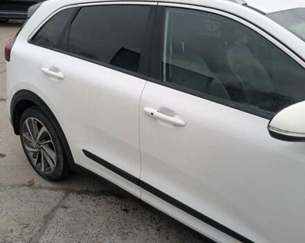 Белый Киа Niro, объемом двигателя 1.6 л и пробегом 110 тыс. км за 15600 $, фото 3 на Automoto.ua