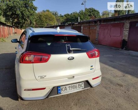 Белый Киа Niro, объемом двигателя 1.58 л и пробегом 225 тыс. км за 16600 $, фото 3 на Automoto.ua