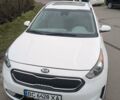 Белый Киа Niro, объемом двигателя 1.6 л и пробегом 110 тыс. км за 15600 $, фото 1 на Automoto.ua