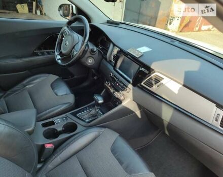 Белый Киа Niro, объемом двигателя 1.58 л и пробегом 225 тыс. км за 16600 $, фото 11 на Automoto.ua