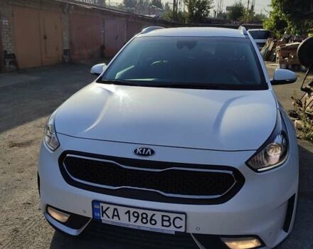 Белый Киа Niro, объемом двигателя 1.58 л и пробегом 225 тыс. км за 16600 $, фото 6 на Automoto.ua