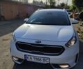 Белый Киа Niro, объемом двигателя 1.58 л и пробегом 225 тыс. км за 16600 $, фото 6 на Automoto.ua