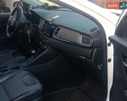 Белый Киа Niro, объемом двигателя 1.58 л и пробегом 225 тыс. км за 16600 $, фото 12 на Automoto.ua