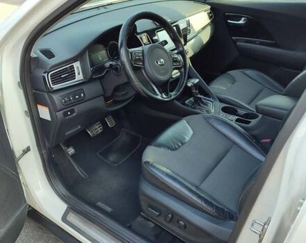 Белый Киа Niro, объемом двигателя 1.58 л и пробегом 225 тыс. км за 16600 $, фото 8 на Automoto.ua