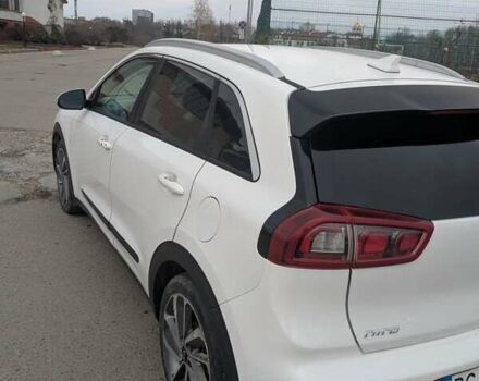 Белый Киа Niro, объемом двигателя 1.6 л и пробегом 110 тыс. км за 15600 $, фото 1 на Automoto.ua