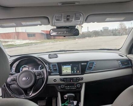 Белый Киа Niro, объемом двигателя 1.6 л и пробегом 110 тыс. км за 15600 $, фото 5 на Automoto.ua