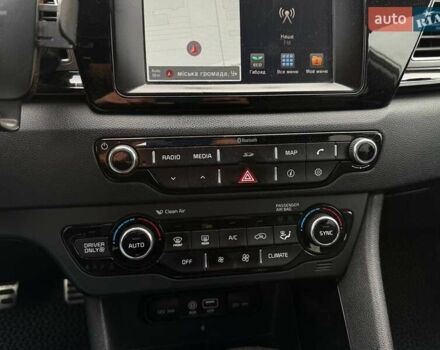 Белый Киа Niro, объемом двигателя 1.58 л и пробегом 195 тыс. км за 14990 $, фото 13 на Automoto.ua