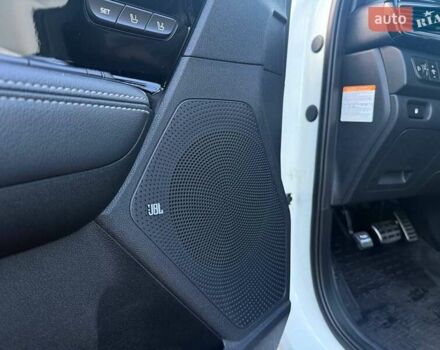 Білий Кіа Niro, об'ємом двигуна 1.58 л та пробігом 96 тис. км за 18990 $, фото 10 на Automoto.ua