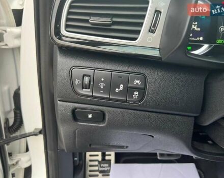 Белый Киа Niro, объемом двигателя 1.58 л и пробегом 193 тыс. км за 16300 $, фото 15 на Automoto.ua