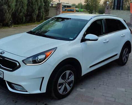 Белый Киа Niro, объемом двигателя 1.58 л и пробегом 132 тыс. км за 15000 $, фото 3 на Automoto.ua