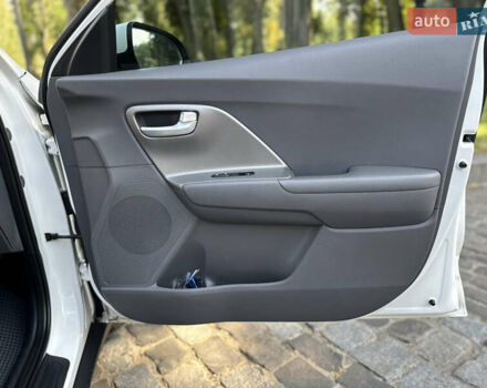 Белый Киа Niro, объемом двигателя 1.6 л и пробегом 160 тыс. км за 15400 $, фото 58 на Automoto.ua