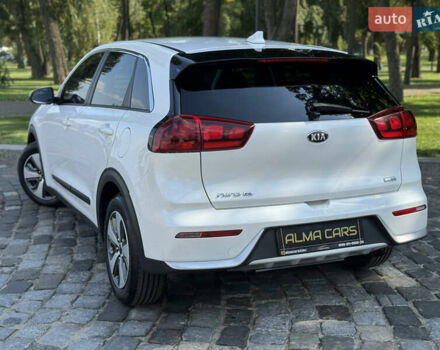 Белый Киа Niro, объемом двигателя 1.6 л и пробегом 160 тыс. км за 15400 $, фото 24 на Automoto.ua