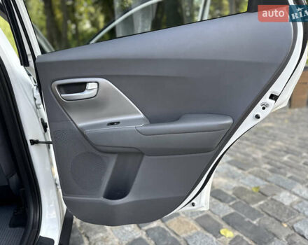 Белый Киа Niro, объемом двигателя 1.6 л и пробегом 160 тыс. км за 15400 $, фото 54 на Automoto.ua