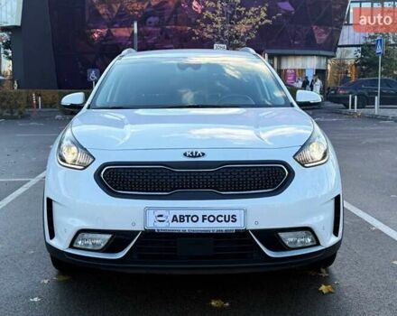 Белый Киа Niro, объемом двигателя 1.58 л и пробегом 97 тыс. км за 18990 $, фото 2 на Automoto.ua
