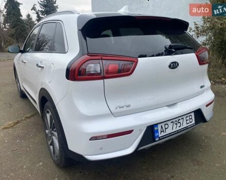 Білий Кіа Niro, об'ємом двигуна 1.58 л та пробігом 147 тис. км за 17400 $, фото 4 на Automoto.ua