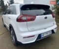Білий Кіа Niro, об'ємом двигуна 1.58 л та пробігом 147 тис. км за 17400 $, фото 4 на Automoto.ua