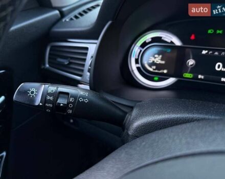 Білий Кіа Niro, об'ємом двигуна 1.58 л та пробігом 96 тис. км за 18990 $, фото 16 на Automoto.ua