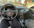 Білий Кіа Niro, об'ємом двигуна 1.58 л та пробігом 77 тис. км за 16500 $, фото 10 на Automoto.ua
