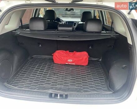 Білий Кіа Niro, об'ємом двигуна 1.58 л та пробігом 147 тис. км за 17400 $, фото 33 на Automoto.ua