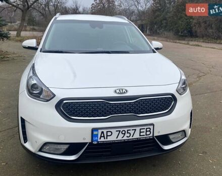 Білий Кіа Niro, об'ємом двигуна 1.58 л та пробігом 147 тис. км за 17400 $, фото 1 на Automoto.ua