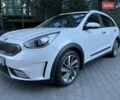 Белый Киа Niro, объемом двигателя 1.58 л и пробегом 147 тыс. км за 20000 $, фото 1 на Automoto.ua