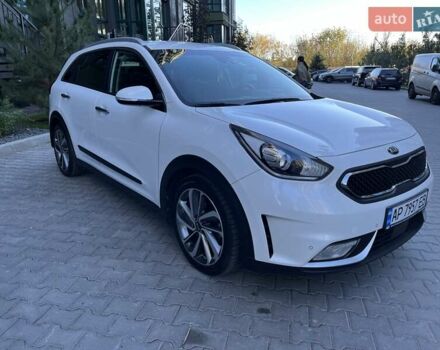 Белый Киа Niro, объемом двигателя 1.58 л и пробегом 147 тыс. км за 20000 $, фото 5 на Automoto.ua