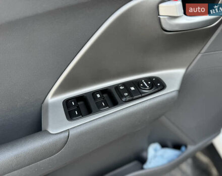 Белый Киа Niro, объемом двигателя 1.6 л и пробегом 160 тыс. км за 15400 $, фото 29 на Automoto.ua