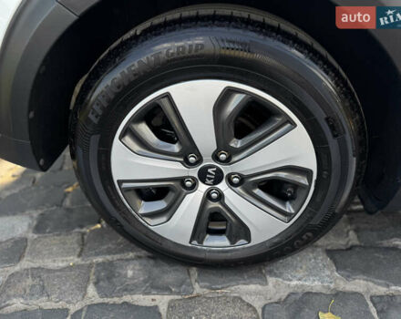 Белый Киа Niro, объемом двигателя 1.6 л и пробегом 160 тыс. км за 15400 $, фото 4 на Automoto.ua