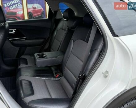 Белый Киа Niro, объемом двигателя 1.58 л и пробегом 195 тыс. км за 14990 $, фото 7 на Automoto.ua