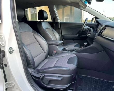 Кіа Niro 2017 у Києві на Automoto.ua Білий Кіа Niro, об'ємом двигуна 0 л та пробігом 75 тис. км за 10500 $, фото 7 на Automoto.ua