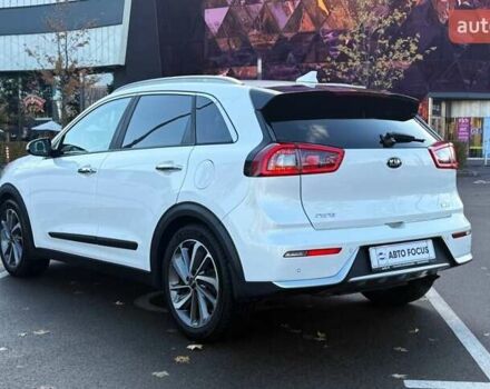 Белый Киа Niro, объемом двигателя 1.58 л и пробегом 97 тыс. км за 18990 $, фото 4 на Automoto.ua