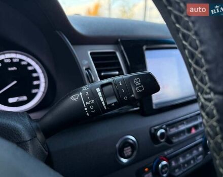 Білий Кіа Niro, об'ємом двигуна 1.58 л та пробігом 96 тис. км за 18990 $, фото 18 на Automoto.ua