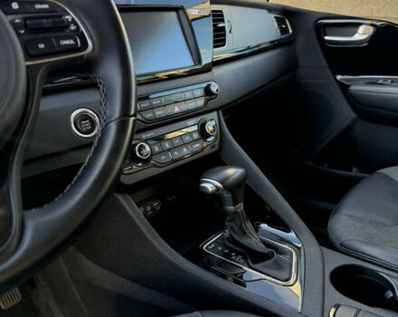 Білий Кіа Niro, об'ємом двигуна 1.58 л та пробігом 77 тис. км за 16500 $, фото 9 на Automoto.ua