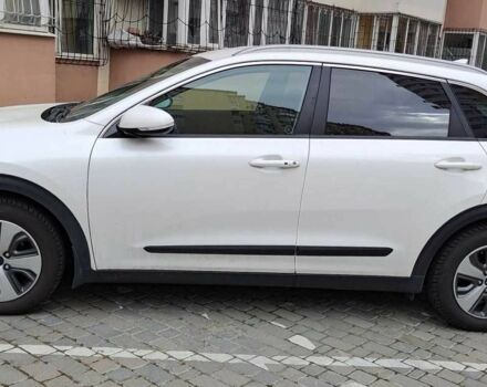 Белый Киа Niro, объемом двигателя 1.58 л и пробегом 180 тыс. км за 17200 $, фото 2 на Automoto.ua