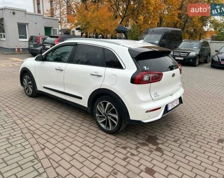 Белый Киа Niro, объемом двигателя 1.58 л и пробегом 193 тыс. км за 16300 $, фото 4 на Automoto.ua