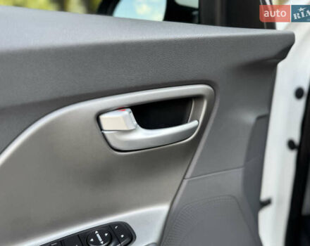 Белый Киа Niro, объемом двигателя 1.6 л и пробегом 160 тыс. км за 15400 $, фото 30 на Automoto.ua