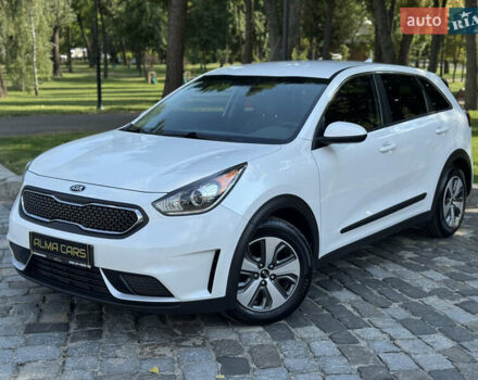 Белый Киа Niro, объемом двигателя 1.6 л и пробегом 160 тыс. км за 15400 $, фото 1 на Automoto.ua