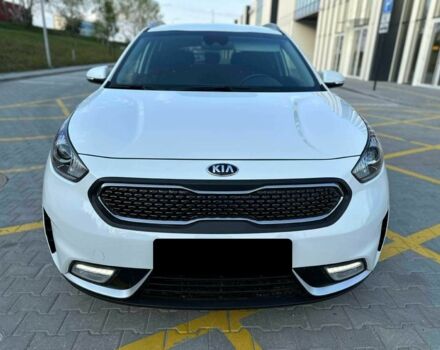 Кіа Niro 2017 у Києві на Automoto.ua Білий Кіа Niro, об'ємом двигуна 0 л та пробігом 75 тис. км за 10500 $, фото 1 на Automoto.ua