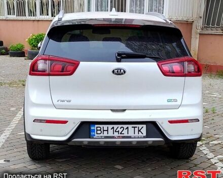 Белый Киа Niro, объемом двигателя 1.6 л и пробегом 180 тыс. км за 17200 $, фото 4 на Automoto.ua