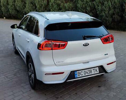 Белый Киа Niro, объемом двигателя 1.58 л и пробегом 132 тыс. км за 15000 $, фото 9 на Automoto.ua