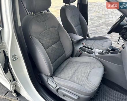 Белый Киа Niro, объемом двигателя 1.6 л и пробегом 160 тыс. км за 15400 $, фото 60 на Automoto.ua