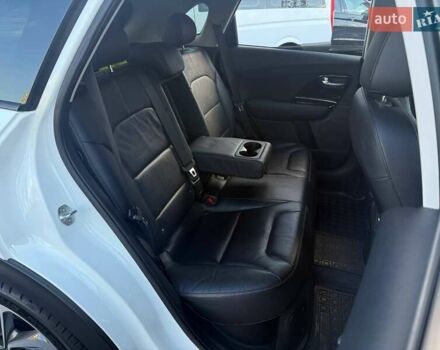 Білий Кіа Niro, об'ємом двигуна 1.58 л та пробігом 96 тис. км за 18990 $, фото 13 на Automoto.ua