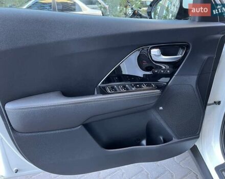 Белый Киа Niro, объемом двигателя 1.58 л и пробегом 147 тыс. км за 20000 $, фото 19 на Automoto.ua